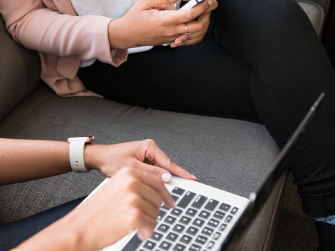 婚姻綠卡面簽技巧：夫妻問(wèn)答不矛盾的秘訣